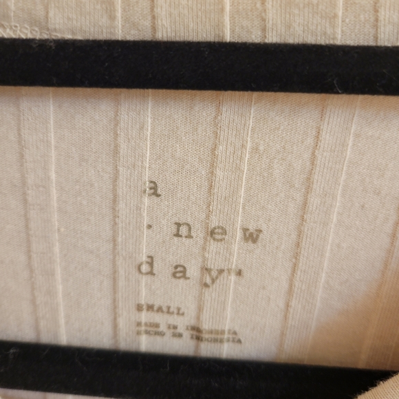 Cream Long Sleeve crewneck top - Picture 3 of 3